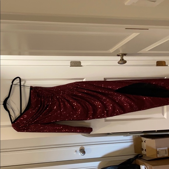 RASARIO one shoulder sequin dress in burgundy - Picture 2 of 7